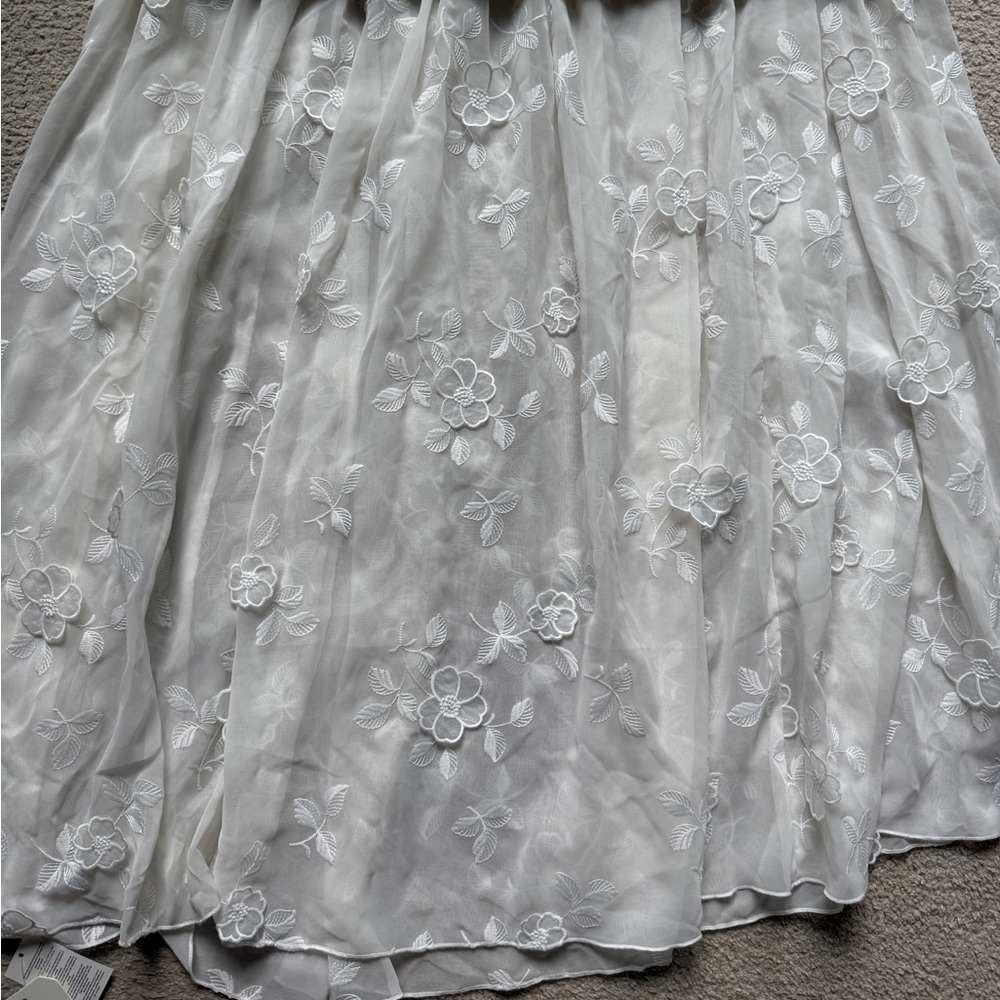 Abercrombie & Fitch Cream Floral Embroidered Maxi Dress - Picture 9 of 16